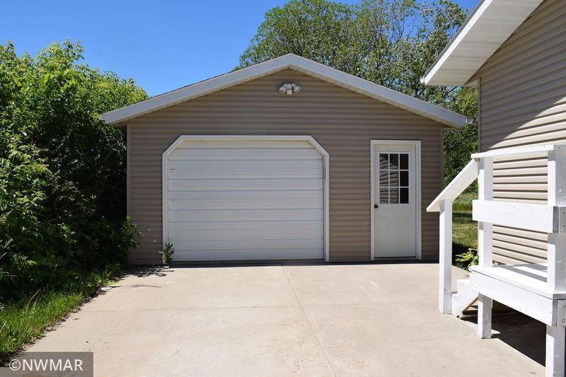 813 Gleason Ave N, Thief River Falls, MN 56701