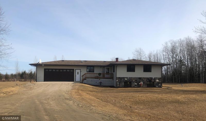 60197 Kirkwood Dr, Warroad, MN 56763