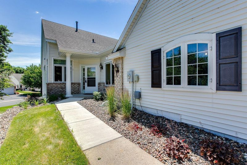 2440 Skyline Dr, Bloomington, MN 55425