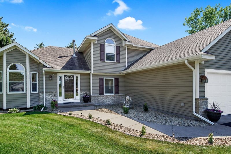 25115 Elk Trl, Wyoming, MN 55092