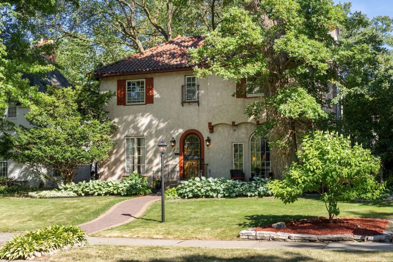 2825 Sunset Blvd, Minneapolis, MN 55416