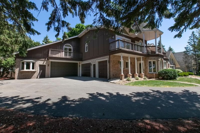 2552 Lafayette Rd, Wayzata, MN 55391