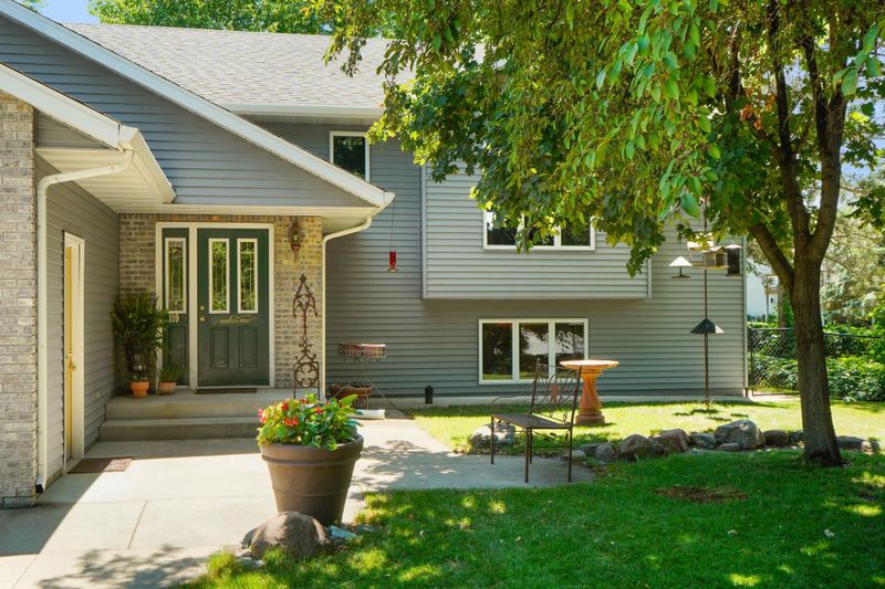 109 Parkway Ln, Cannon Falls, MN 55009