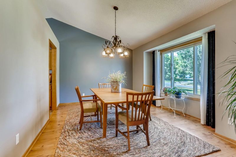 8574 Vagabond Ln N, Maple Grove, MN 55311