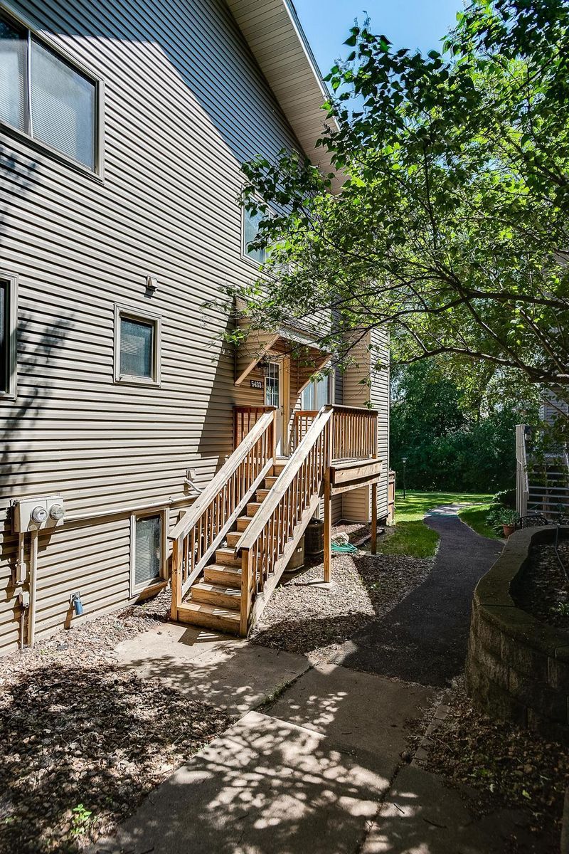 5433 E Brenner Ps, Fridley, MN 55432