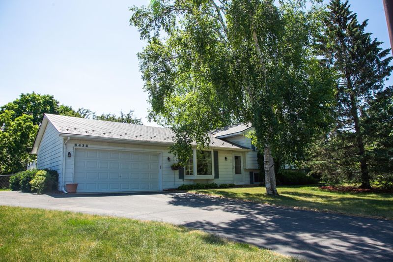 8432 156th Street Ct, Apple Valley, MN 55124
