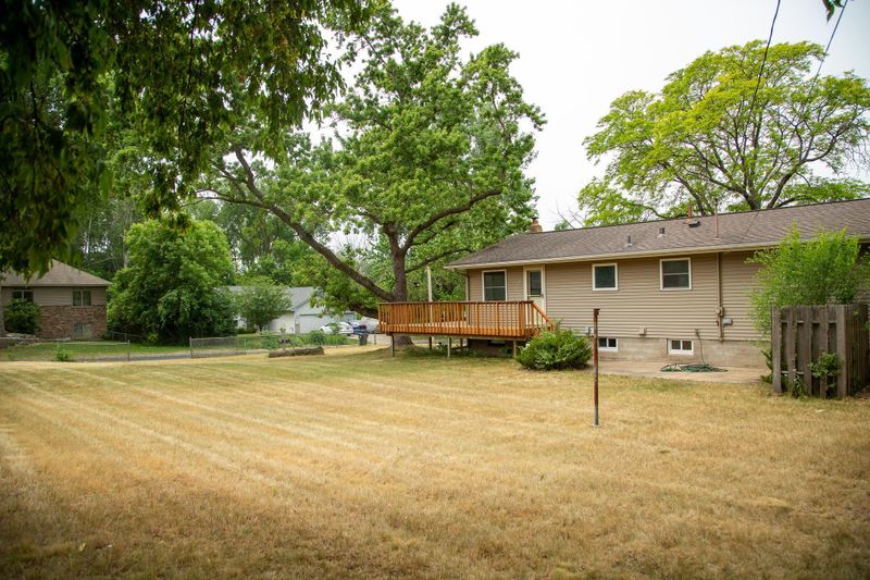 5162 Longview Dr, Mounds View, MN 55112