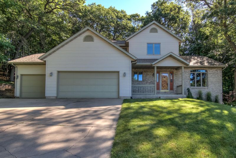 4311 Crest Ct, Eau Claire, WI 54701