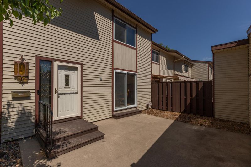 1657 Meadow Cir SE, Rochester, MN 55904