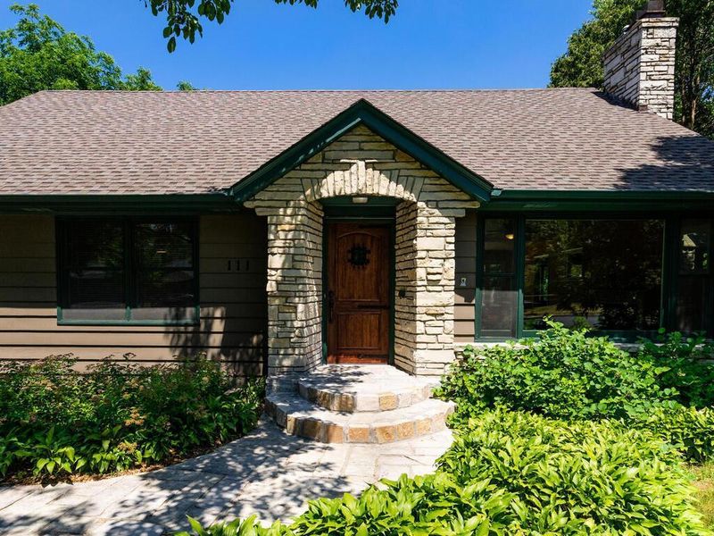 111 Wayside Rd W, Hopkins, MN 55343