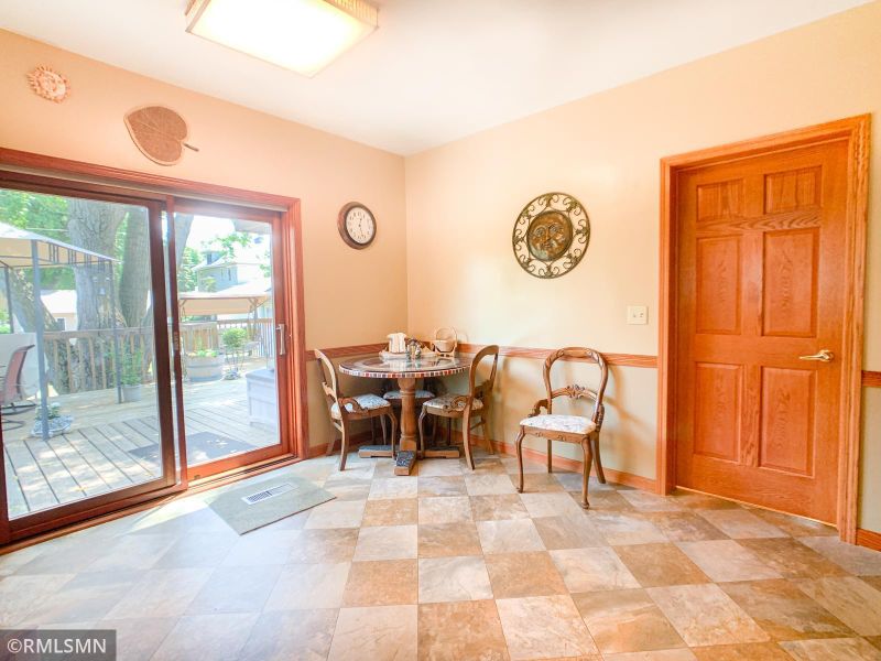 407 N Carver St, Winthrop, MN 55396