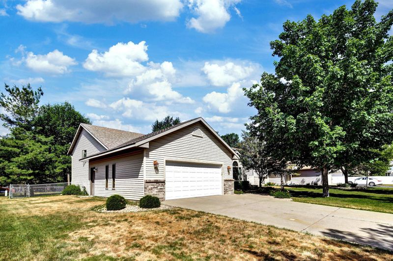 2213 Viking Dr, Saint Cloud, MN 56301