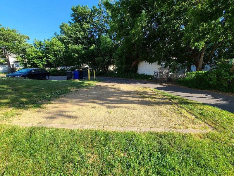 820 5th St E, Saint Paul, MN 55106