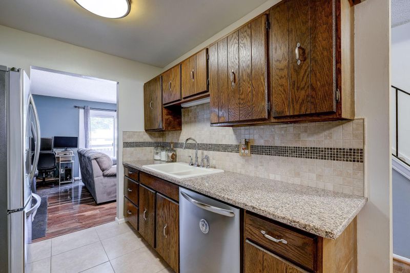 54 River Woods Ln, Burnsville, MN 55337