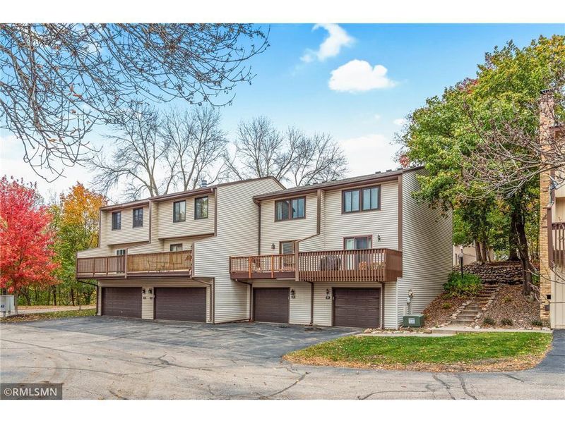 54 River Woods Ln, Burnsville, MN 55337