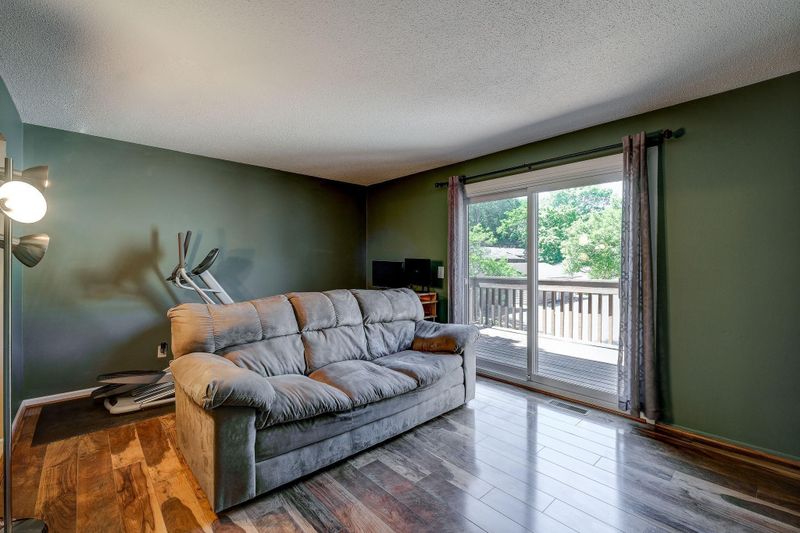 54 River Woods Ln, Burnsville, MN 55337