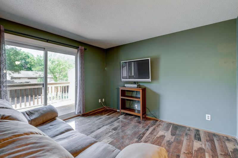 54 River Woods Ln, Burnsville, MN 55337