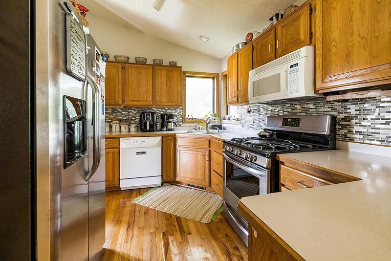 644 Crimson Leaf Trl, Eagan, MN 55123