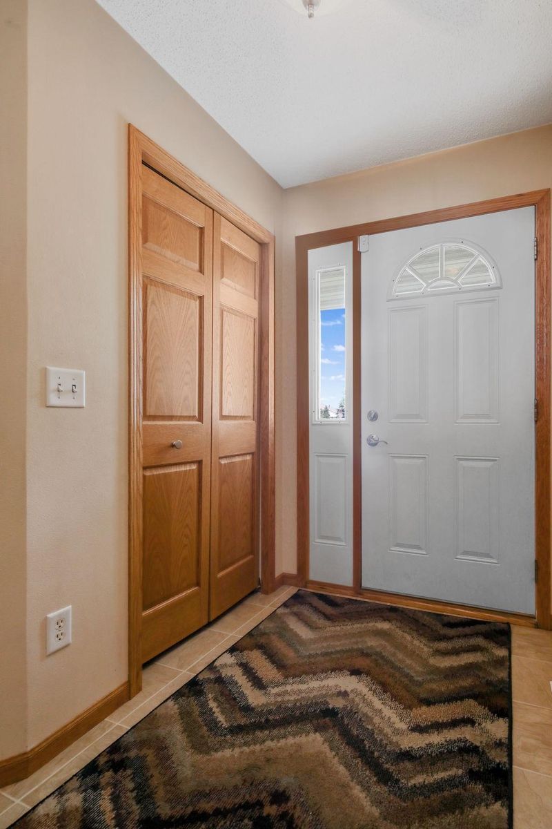 581 6th St NW, Richmond, MN 56368