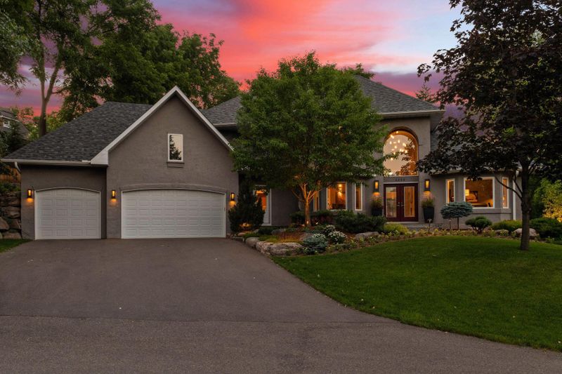 4864 Woodhurst Ln, Minnetonka, MN 55345