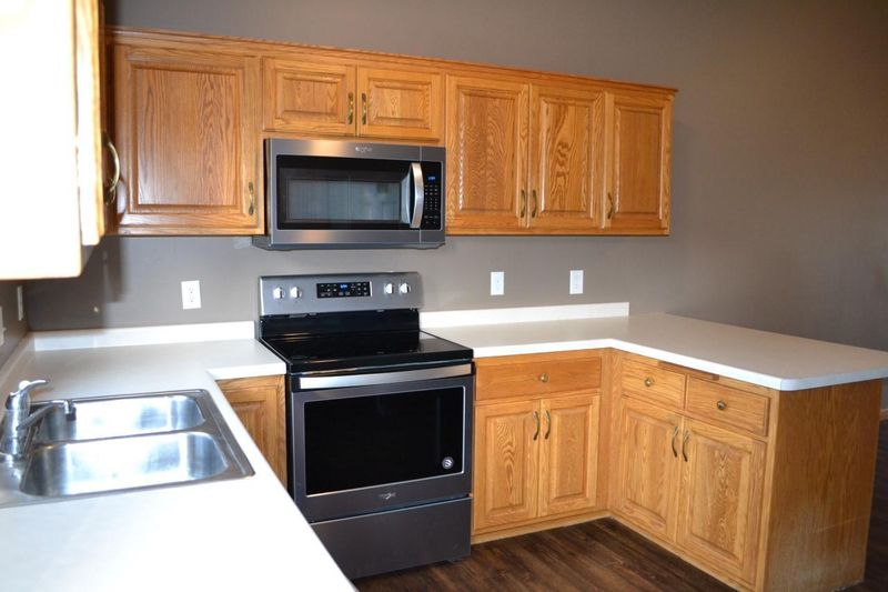160 5th Ave NE, Plainview, MN 55964