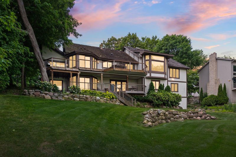 10812 Mount Curve Rd, Eden Prairie, MN 55347