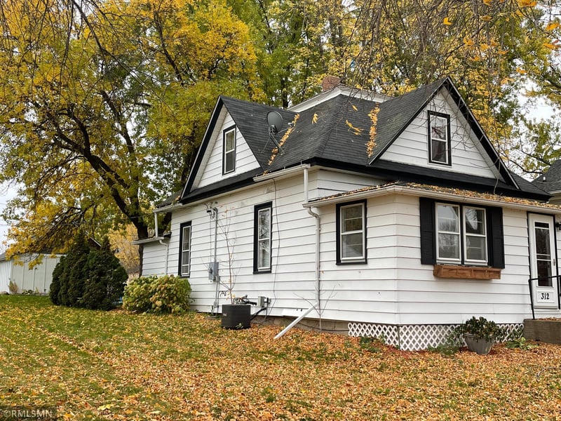 312 Bluejay Ave, Mayer, MN 55360