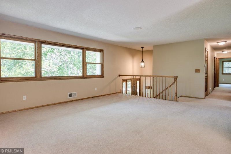16441 Creekside Cir, Minnetonka, MN 55345