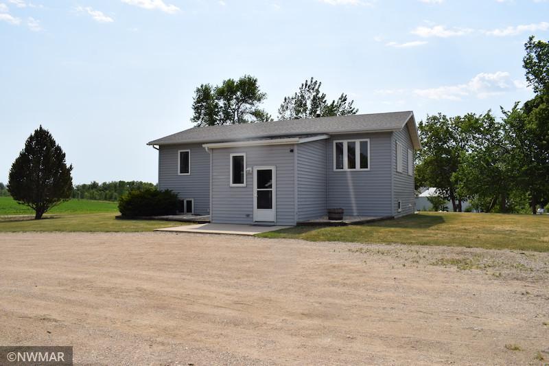 24 Baker St, Saint Hilaire, MN 56754