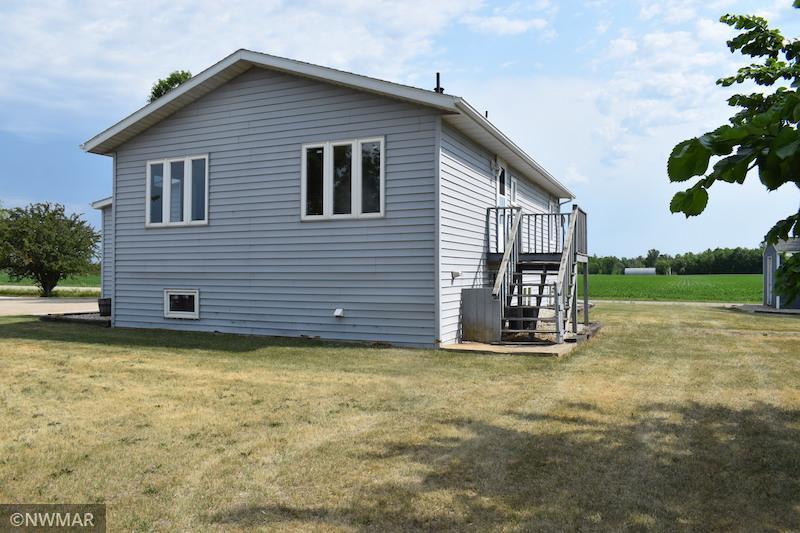 24 Baker St, Saint Hilaire, MN 56754