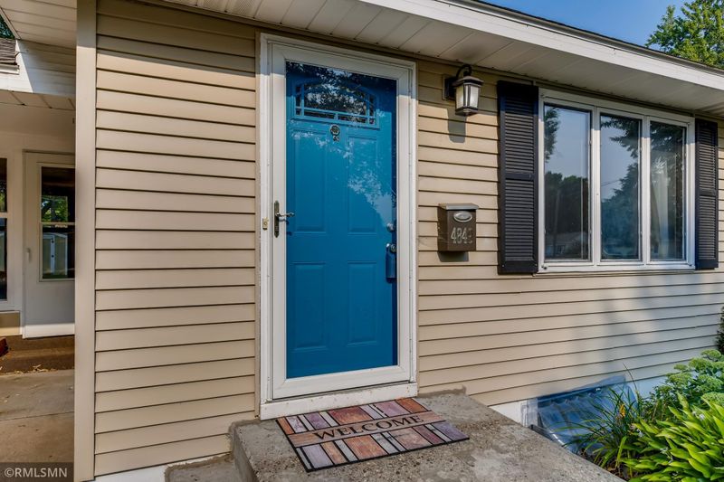4849 Hampshire Ave N, Crystal, MN 55428