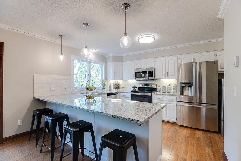 5312 W 70th St, Edina, MN 55439
