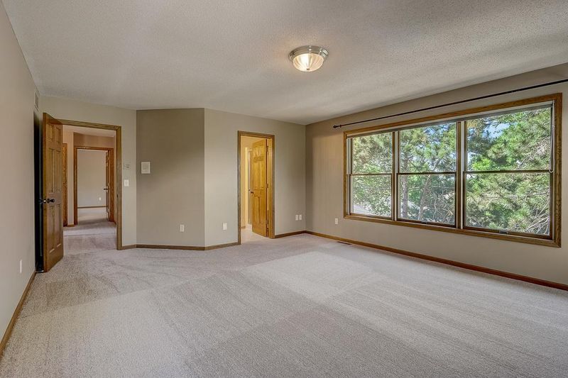 8782 Pheasant Run Rd, Woodbury, MN 55125