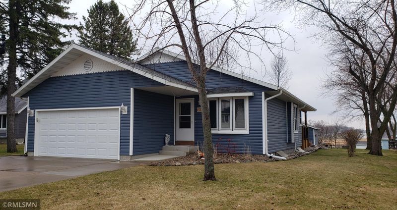 215 E Lake St, Parkers Prairie, MN 56361