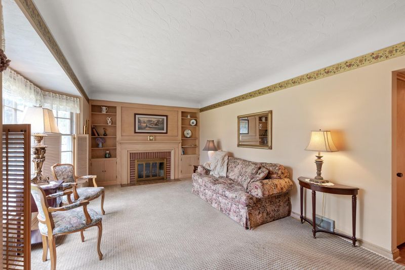 14 Dorset Rd, Mendota Heights, MN 55118