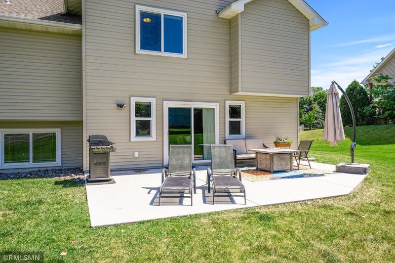 7245 Taylor Dr, Savage, MN 55378