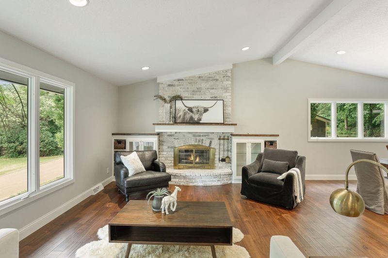 12010 Mayflower Cir, Minnetonka, MN 55305