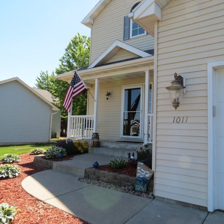 1011 Strawberry Ct, Sauk Rapids, MN 56379