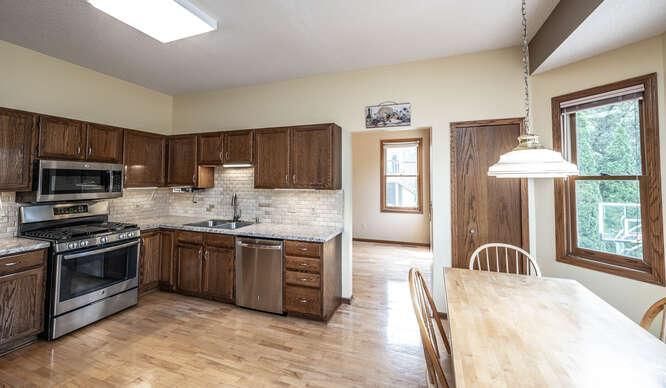 4052 Camberwell Dr N, Eagan, MN 55123