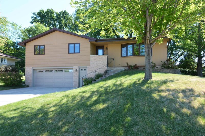 3417 Belden Dr NE, Saint Anthony, MN 55418