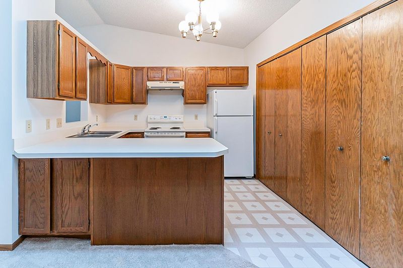 736 Parkside Dr #736F, Vadnais Heights, MN 55127
