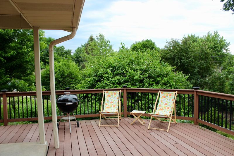 1305 Honeysuckle Ln, Hastings, MN 55033