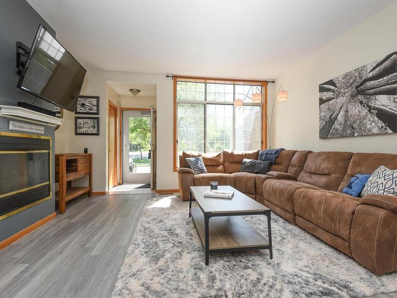 506 Lovell Ave #2, Roseville, MN 55113
