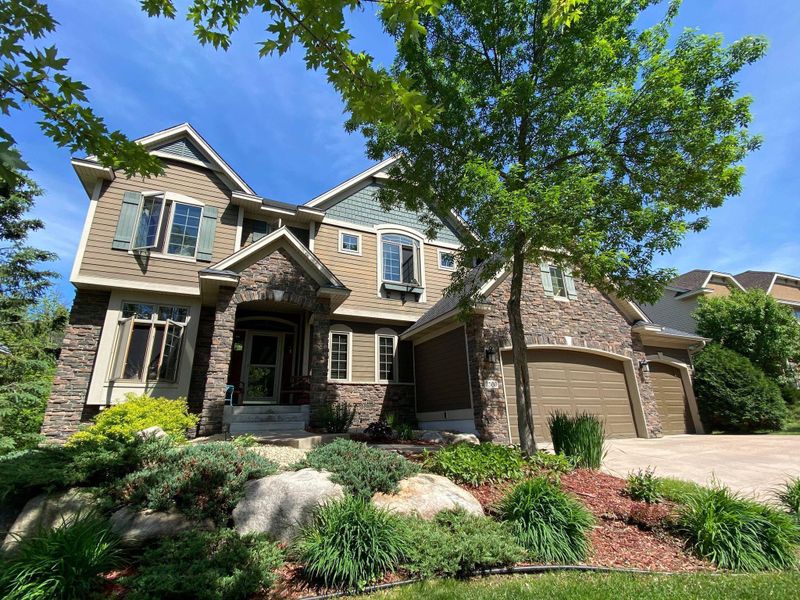 2300 Gervais Hills Dr, Little Canada, MN 55117