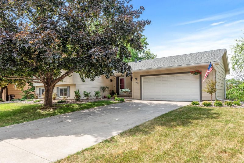 760 Santa Vera Dr, Chanhassen, MN 55317