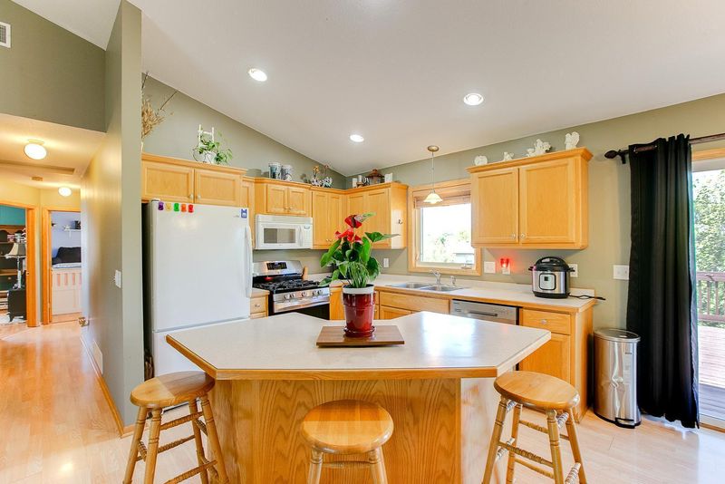 28452 Lakeside Trl, Lindstrom, MN 55045