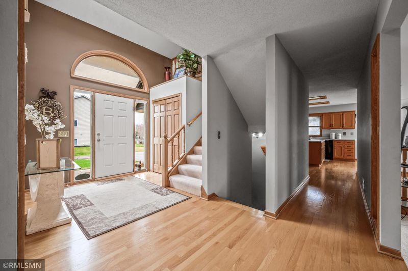 7030 Lockslie Way, Savage, MN 55378