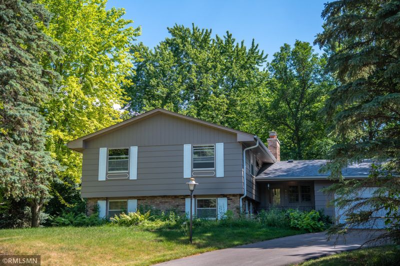 6101 W 104th St, Bloomington, MN 55438