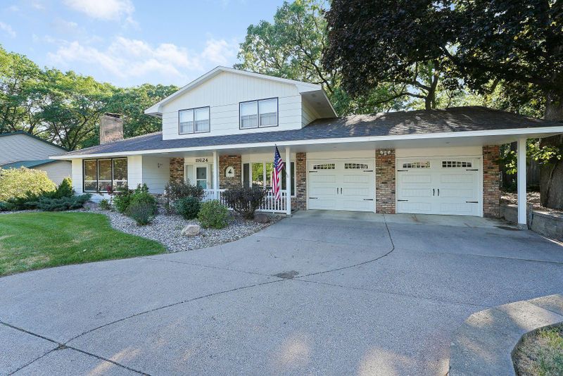 11624 Eldorado St NW, Coon Rapids, MN 55433