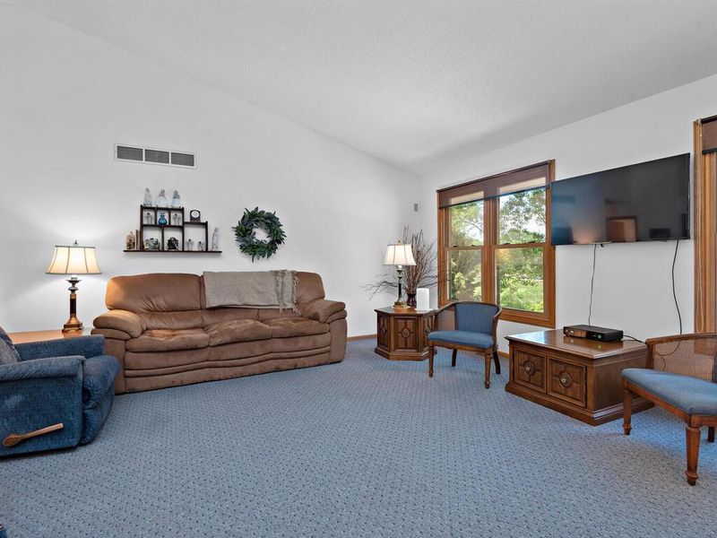2825 Halstead Ln, Mound, MN 55364